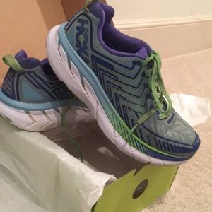 HOKA One One Clifton 4 Size 7